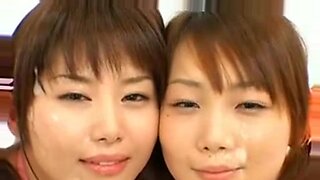 Azjatyckie kobiety otrzymują intensywne wytryski na twarz od wielu mężczyzn.