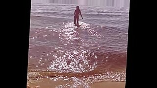 Zabawa dziką wodą na schowku Apollo Beach