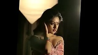 Anu's leaky pussy leads to a steamy, messy scene.