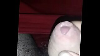 Video xxx menampilkan menelan sperma dan orgasme yang meledak-ledak.