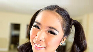 L'adolescente thaïlandaise sauvage Kandi reçoit une éjaculation interne désordonnée.