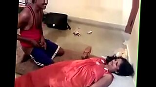 Vídeo de Kannada: Garotas Desi em ação sensual