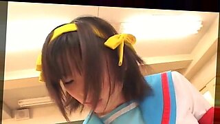 일본 십대들이 코스프레를 하며 뜨거운 섹시한 의상을 입고 있습니다.