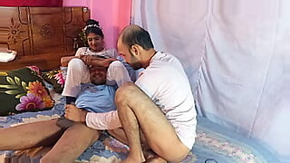 Couple indien s'engage dans le sexe en plein air