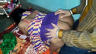 Η Sudipa, η αισθησιακή σταρ, πρωταγωνιστεί σε ένα καυτό βίντεο σεξ από το Μπανγκλάν.