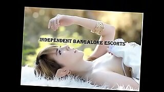 Sensuele Indiase schoonheden genieten van gepassioneerde seks.
