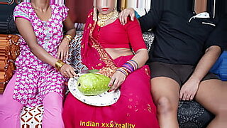인도의 라지아 닉스가 핫한 섹스멕스에서 만남을 가집니다.