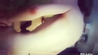 리나 아덴의 유혹적인 쇼케이스, 풍만한 아름다움.