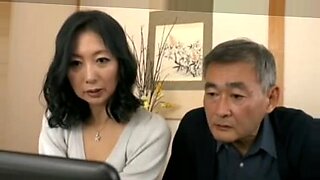 Japońska para oddaje się zmysłowemu seksowi.