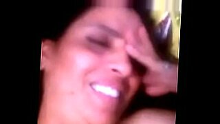 Le show de strip-tease webcam torride d'une fille du Kerala qui a fui.