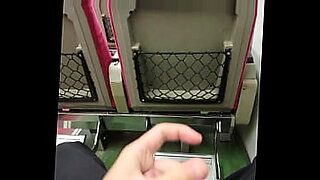 Funcionando un paseo en tren con pasajeros cachondos