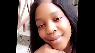 Una joven mujer congolesa se vuelve loca en un video ardiente.