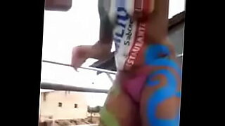 Garotas de rua indianas estrelam um vídeo de sexo cru e sem filtro.